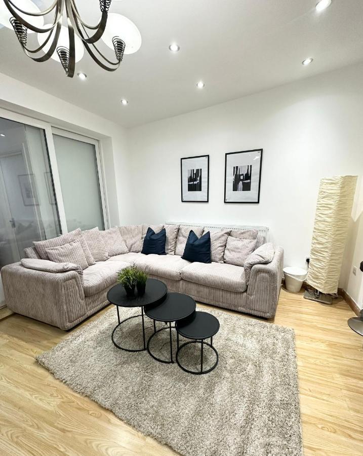 Modern Room In Spacious Home Londýn Exteriér fotografie